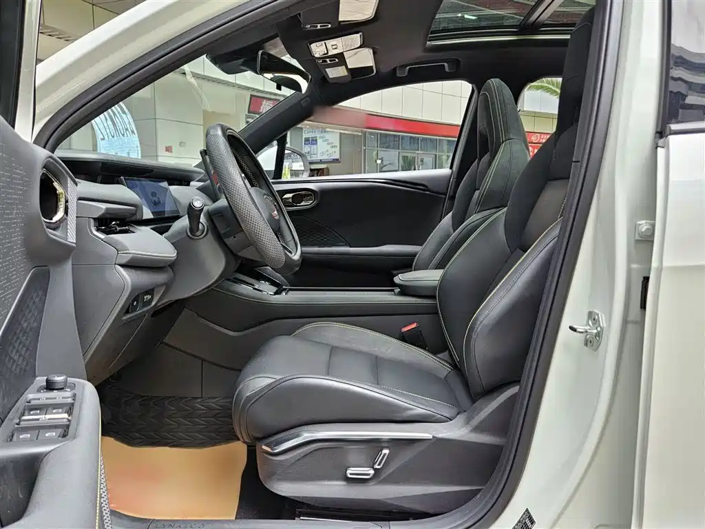 Lynk & Co 06 2025 Renew 1.5T Pro фото 23