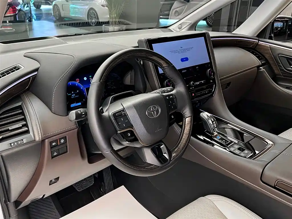 Toyota Alphard 2024 Hybrid 2.5L Ultimate Enjoyment Edition фото 6