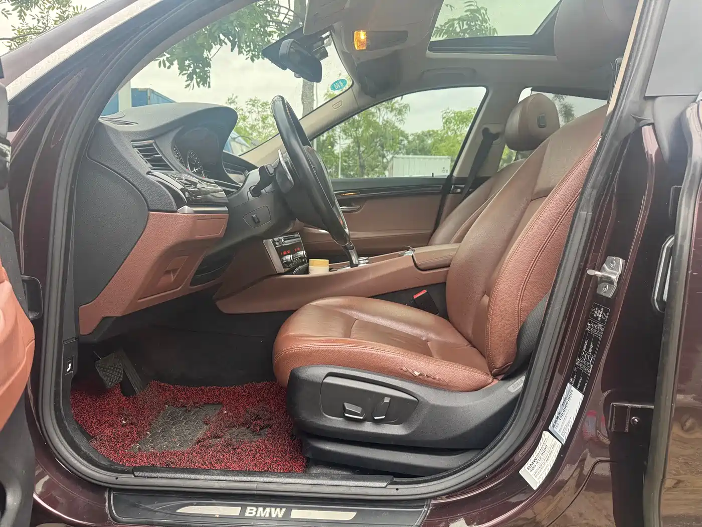 BMW 5 Series GT 2014 535i Leading фото 10