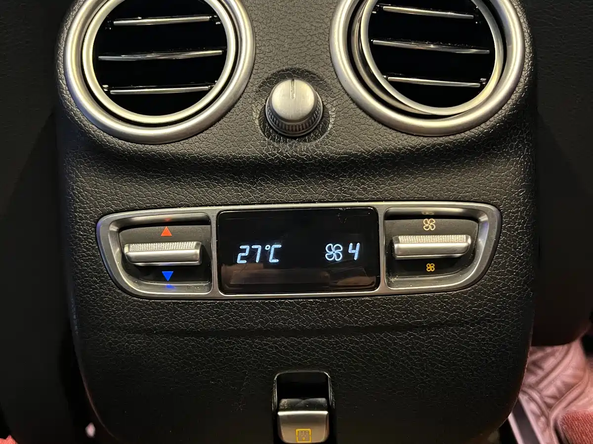 Mercedes-Benz GLC 2022 Facelift GLC 260 L 4MATIC Luxury Model фото 30
