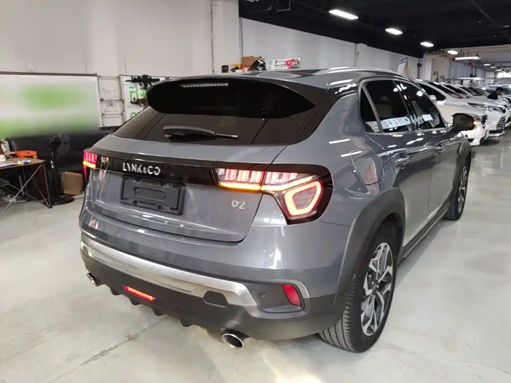 Фото 7 - Lynk & Co 02