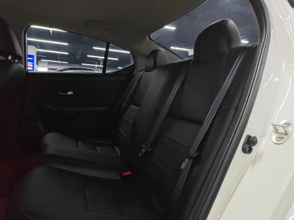 Фото 17 - Nissan Sylphy