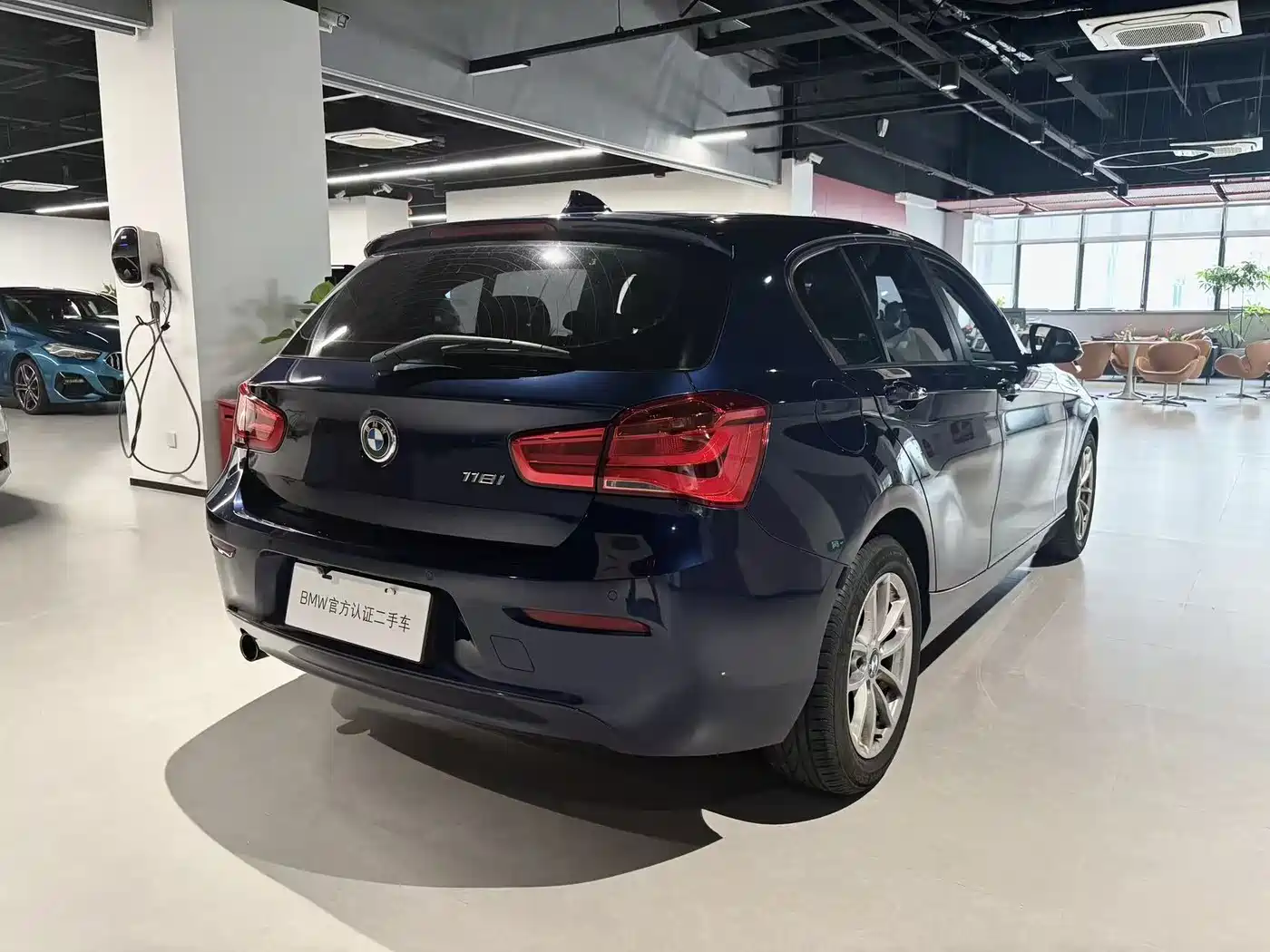 BMW 1 Series (Import) 2016 118i Leading фото 5