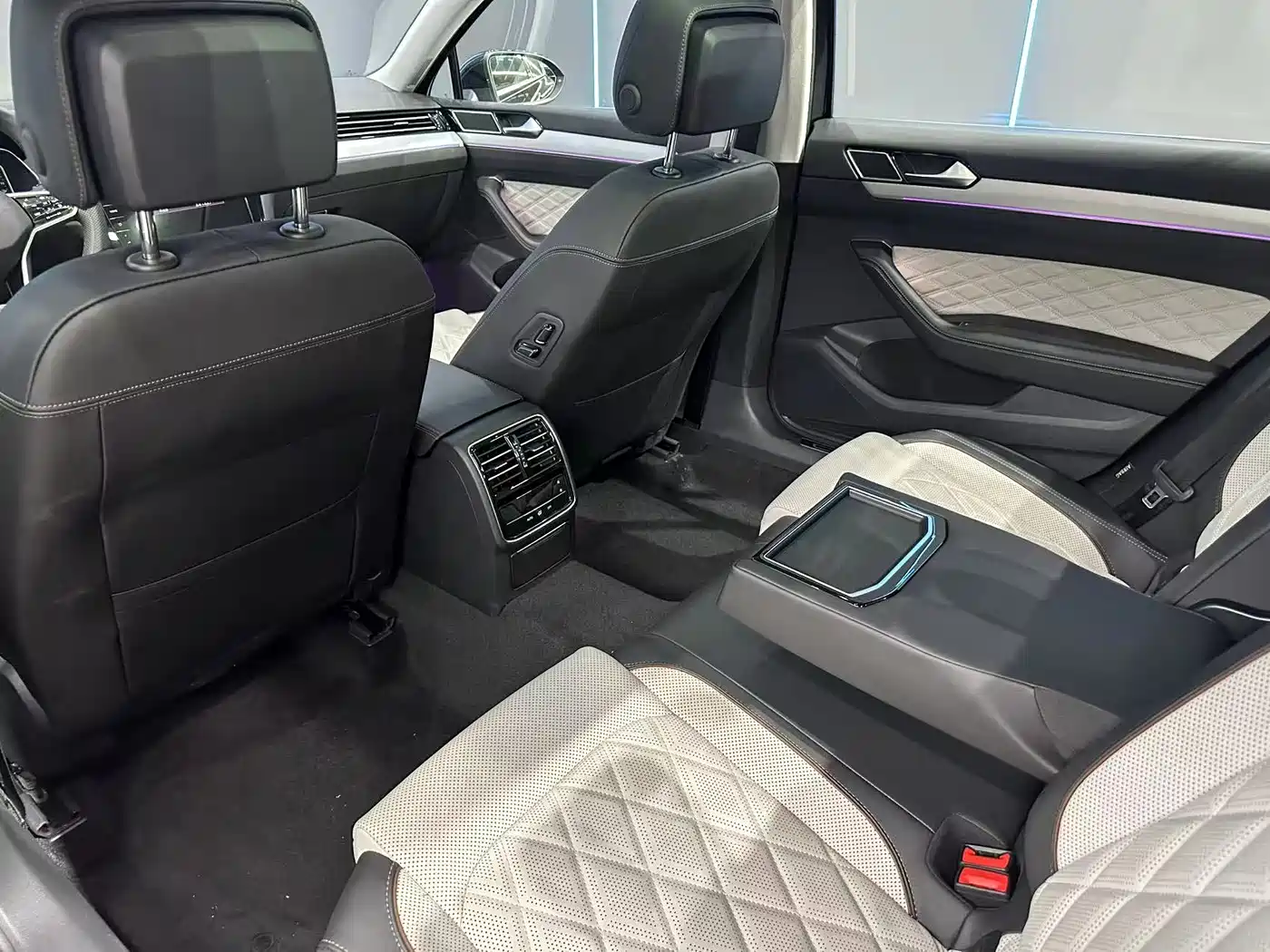 Volkswagen Magotan 2025 Popular Edition 330TSI DSG Luxury фото 10
