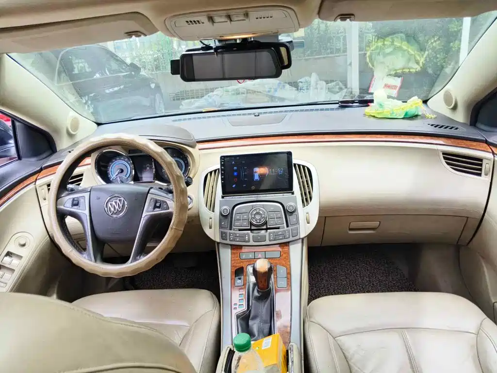 Photo 11 - Buick LaCrosse