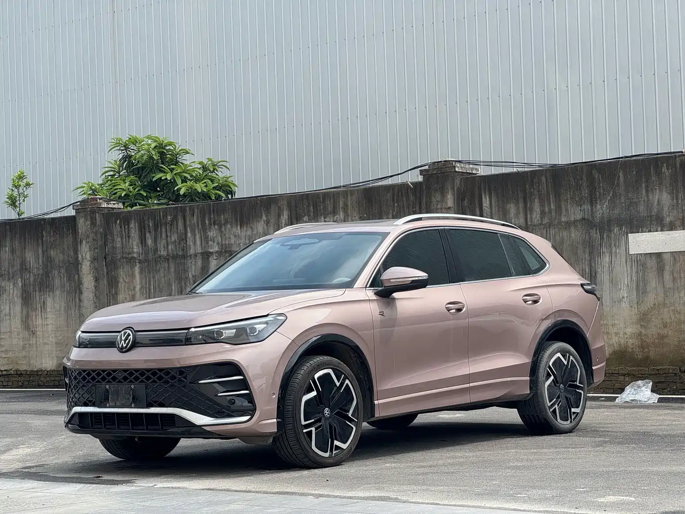 Фото 1 - Volkswagen Tiguan L