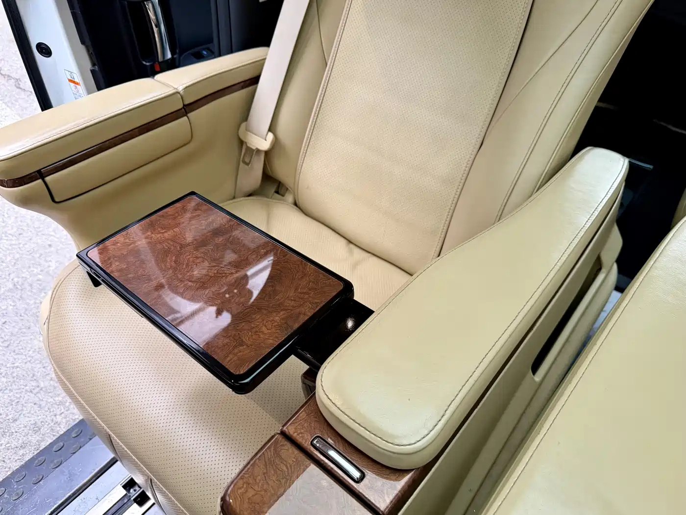 Toyota Alphard 2015 3.5L Premium Edition фото 13