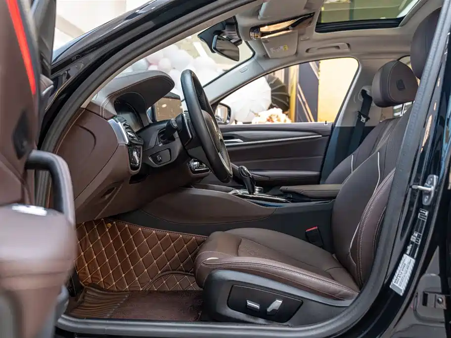 BMW 5 Series 2023 530Li Leading Luxury Package фото 25