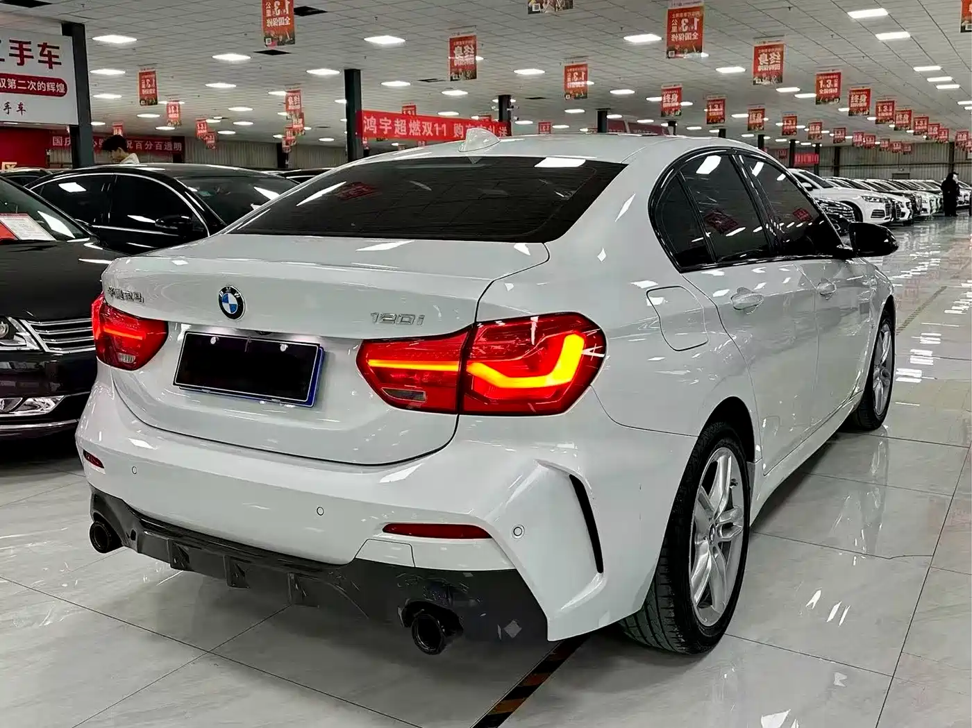 BMW 1-SERIES