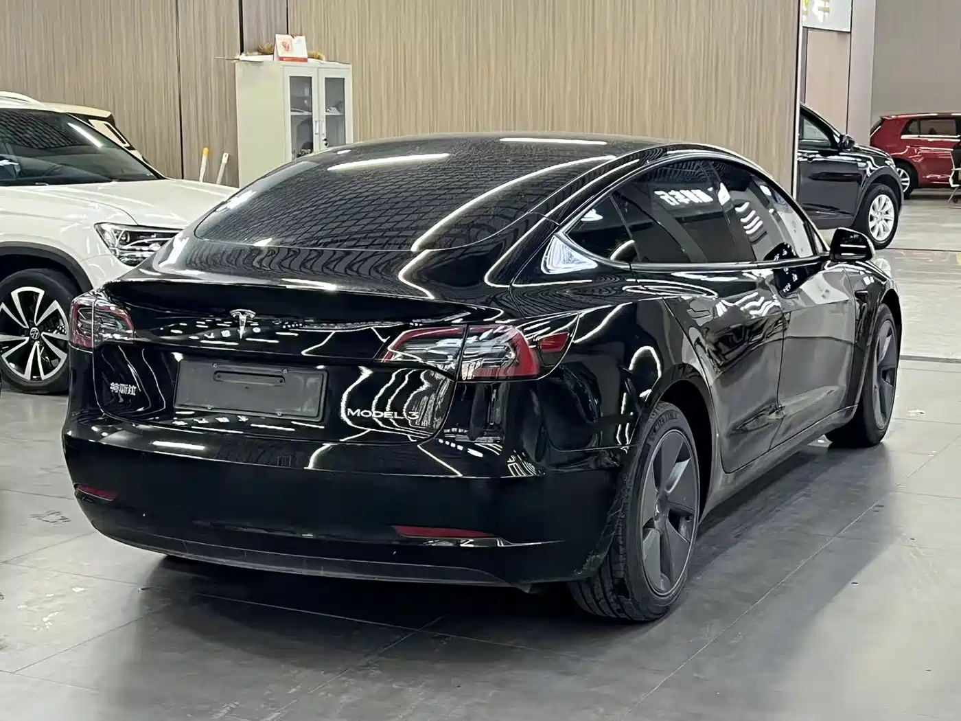 TESLA MODEL 3