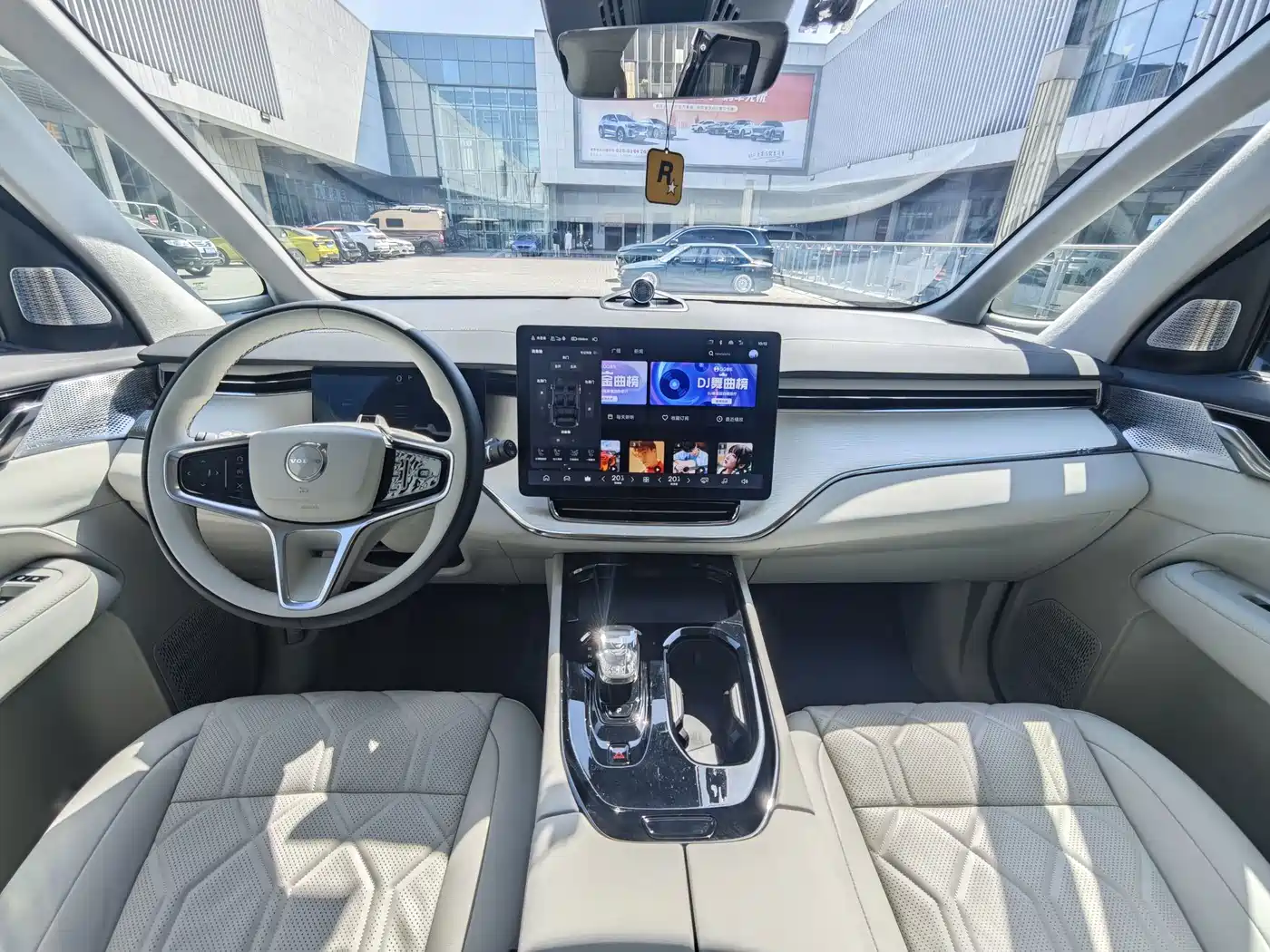 Volvo EM90 2024 2025 Ultra Six-Seater