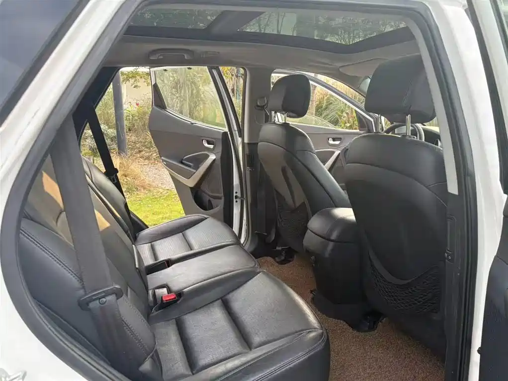 Hyundai Santa Fe 2013 Model 2.4L Automatic 2WD Smart фото 10