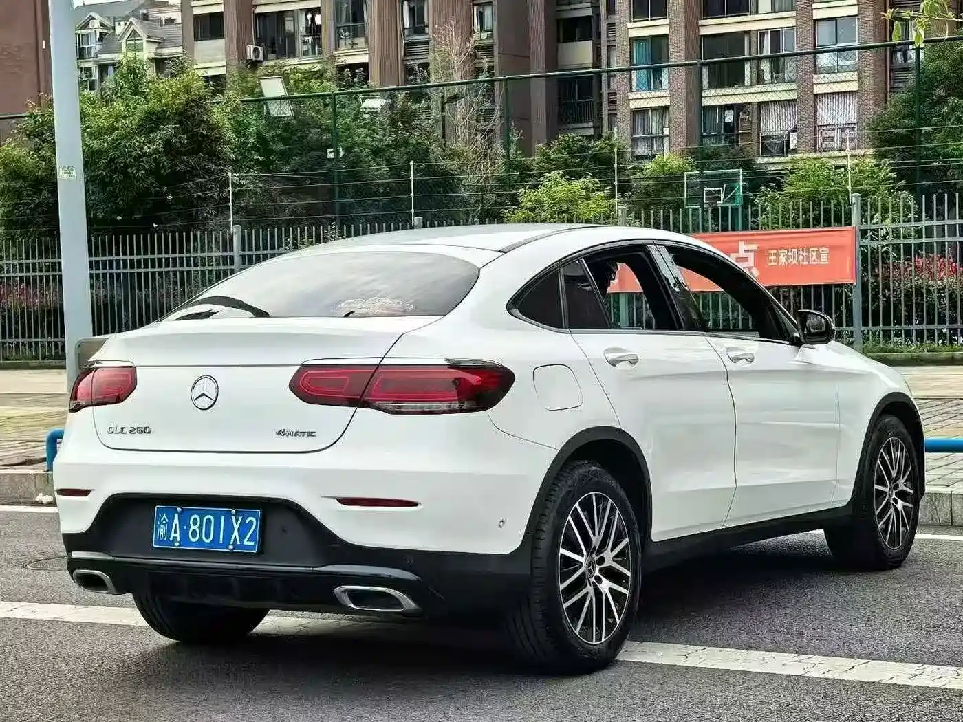 Mercedes-Benz GLC Coupe 2023 Model GLC 260 4MATIC Coupe SUV фото 8