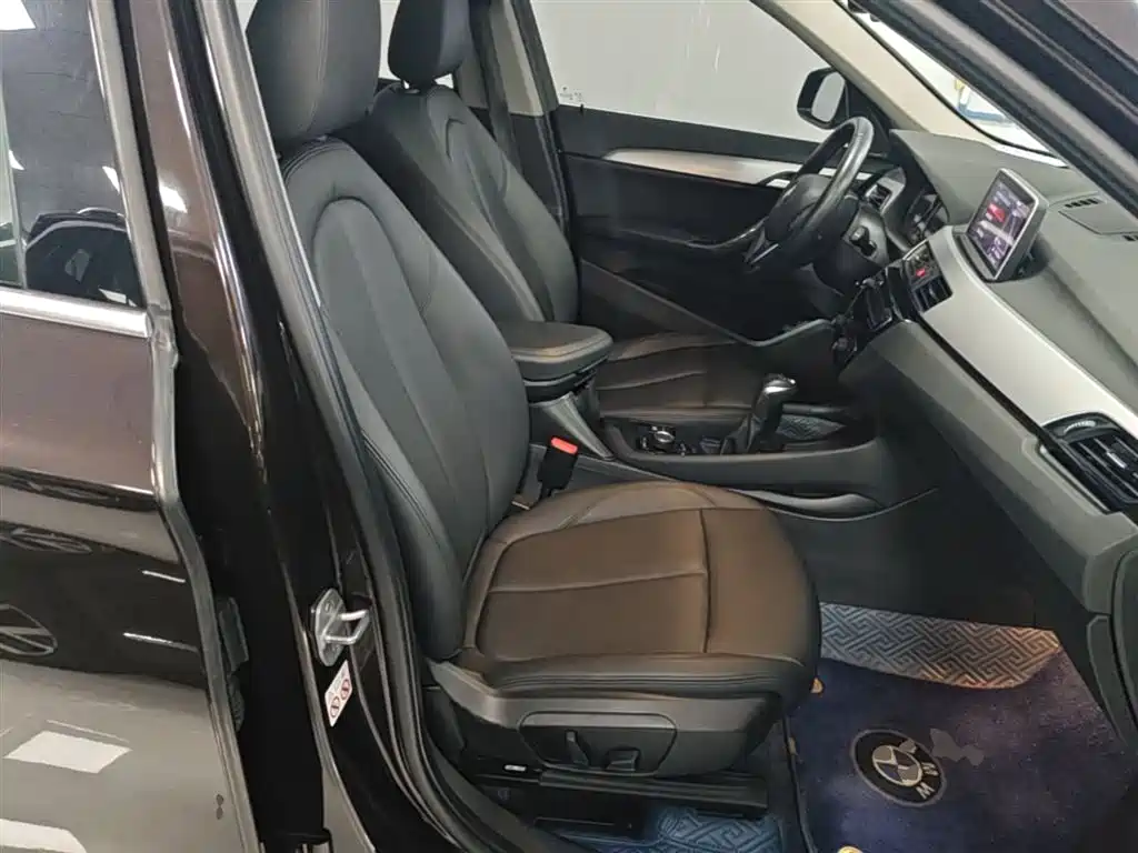 BMW X1 2018 sDrive20Li Leading Model фото 25