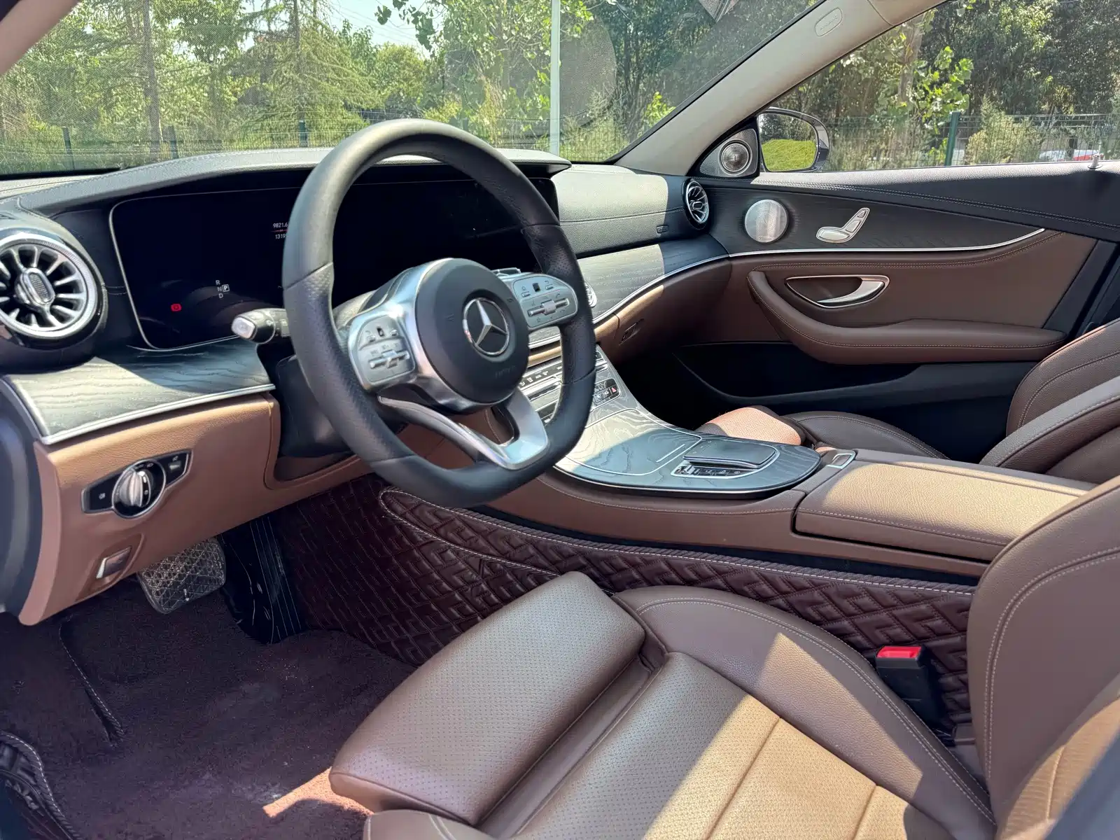 Фото 4 - Mercedes-Benz E-Class