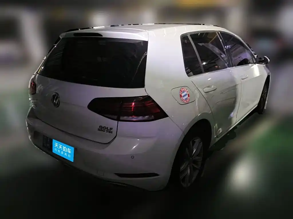 Фото 2 - Volkswagen Golf