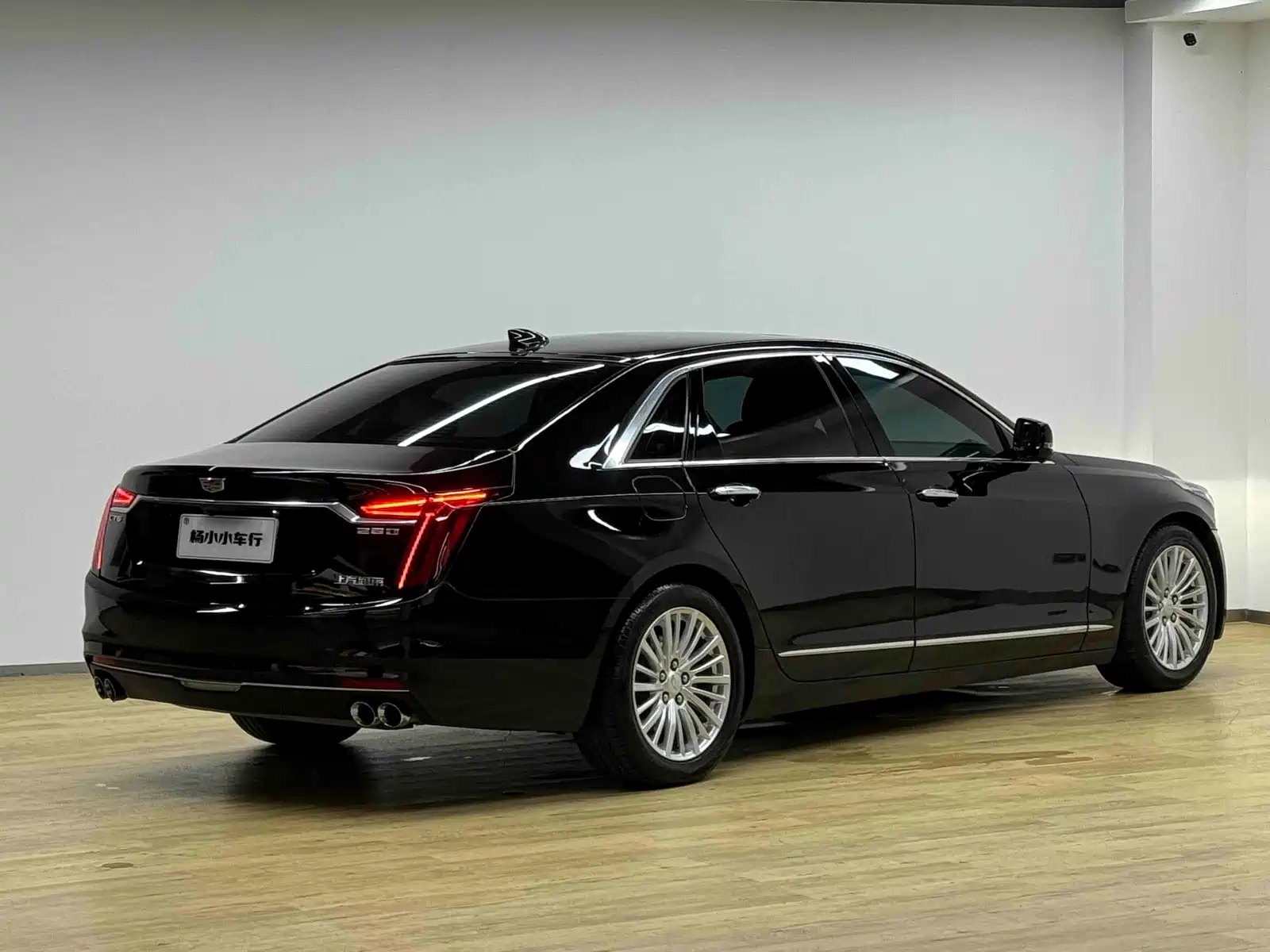 Фото 26 - Cadillac CT6