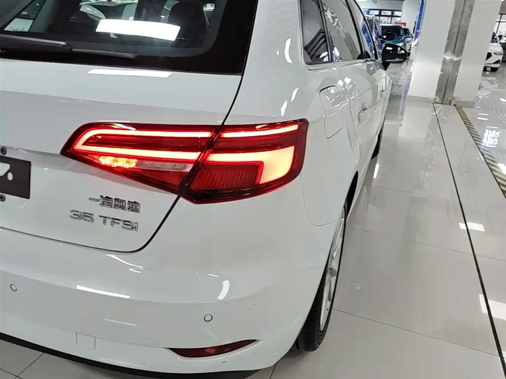 Audi A3 2018 30th Anniversary Sportback 35 TFSI Progressive фото 8
