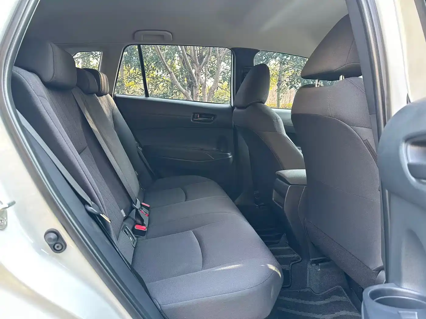 Toyota Corolla Cross 2024 2.0L Smart Hybrid Dual Engine Pioneer Edition фото 11