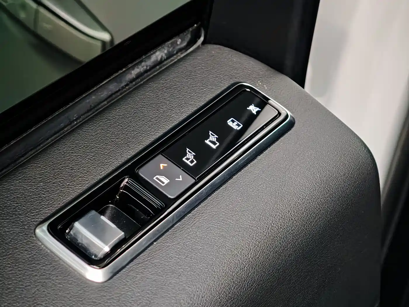 Land Rover Range Rover 2021 3.0 L6 Golden Age Edition фото 30
