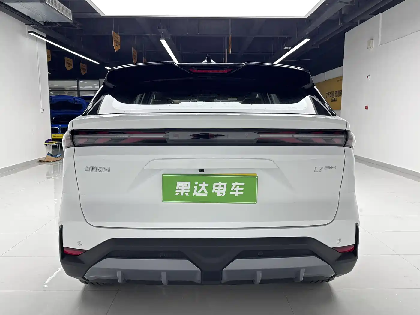 Geely Galaxy Galaxy L7 2025 EM-i 115km Explorer+ Edition фото 8