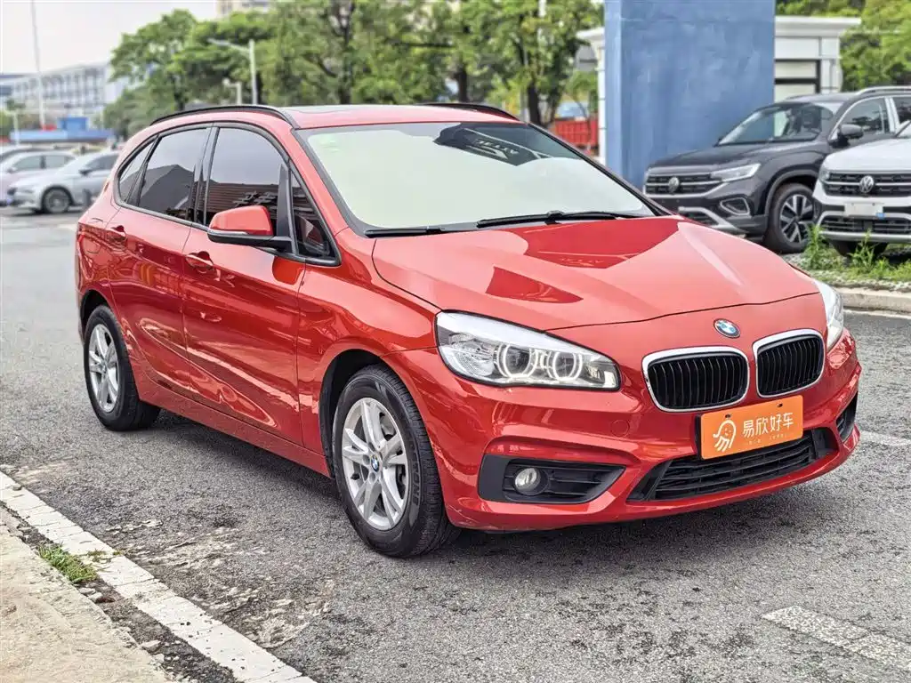 BMW 2 Series Touring 2016 218i Leading фото 3