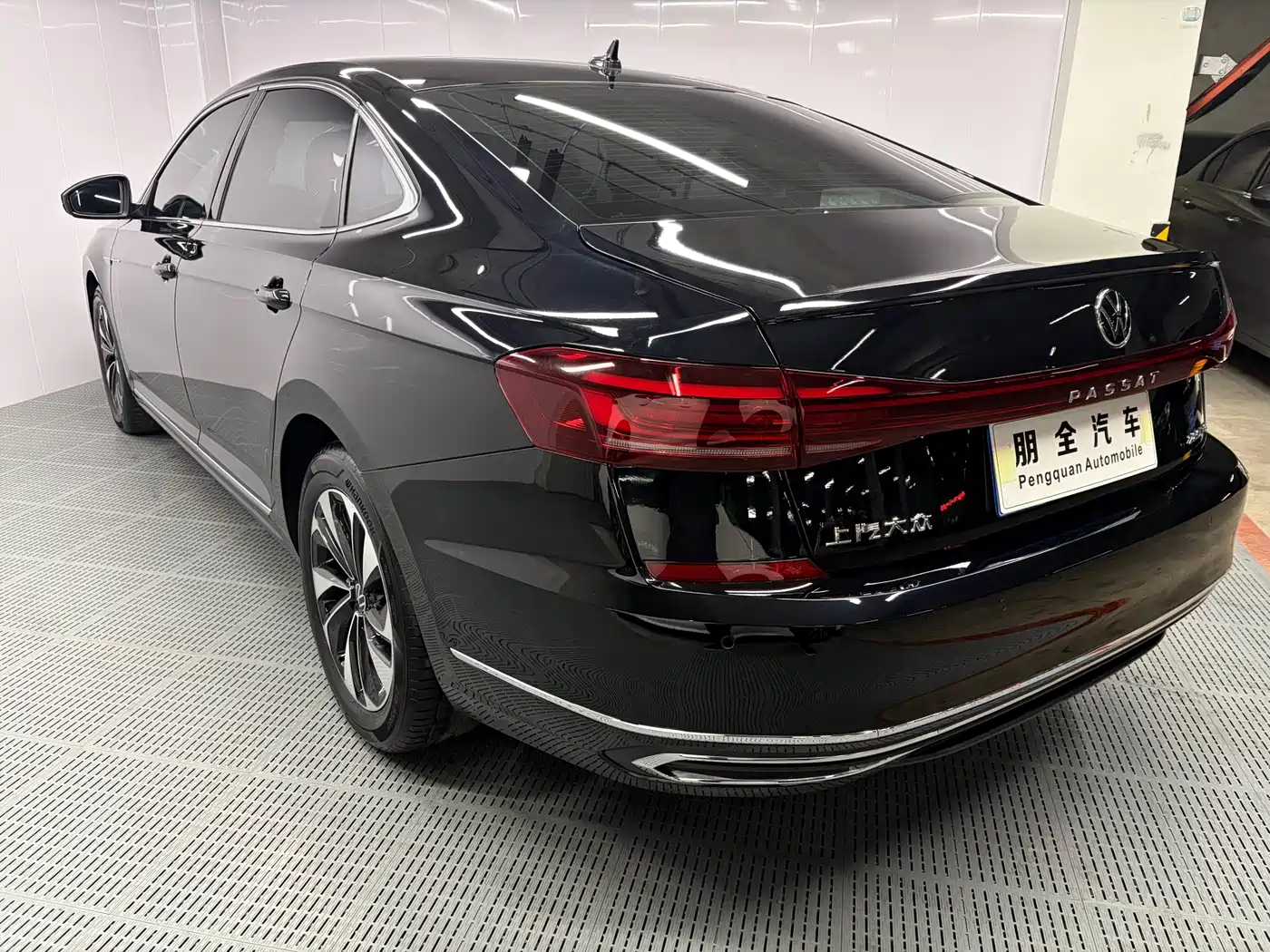 Volkswagen Passat 2023 280TSI Starlight Elite Edition фото 17