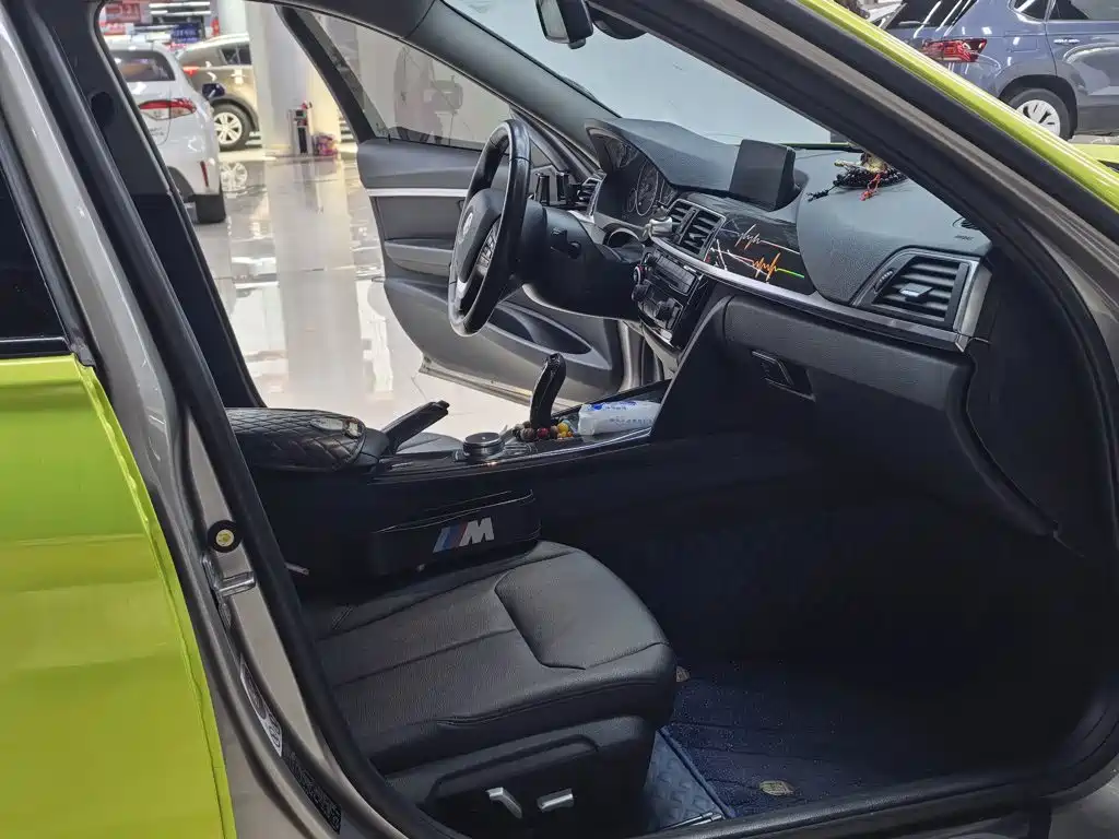 Photo 3 - BMW 3 Series