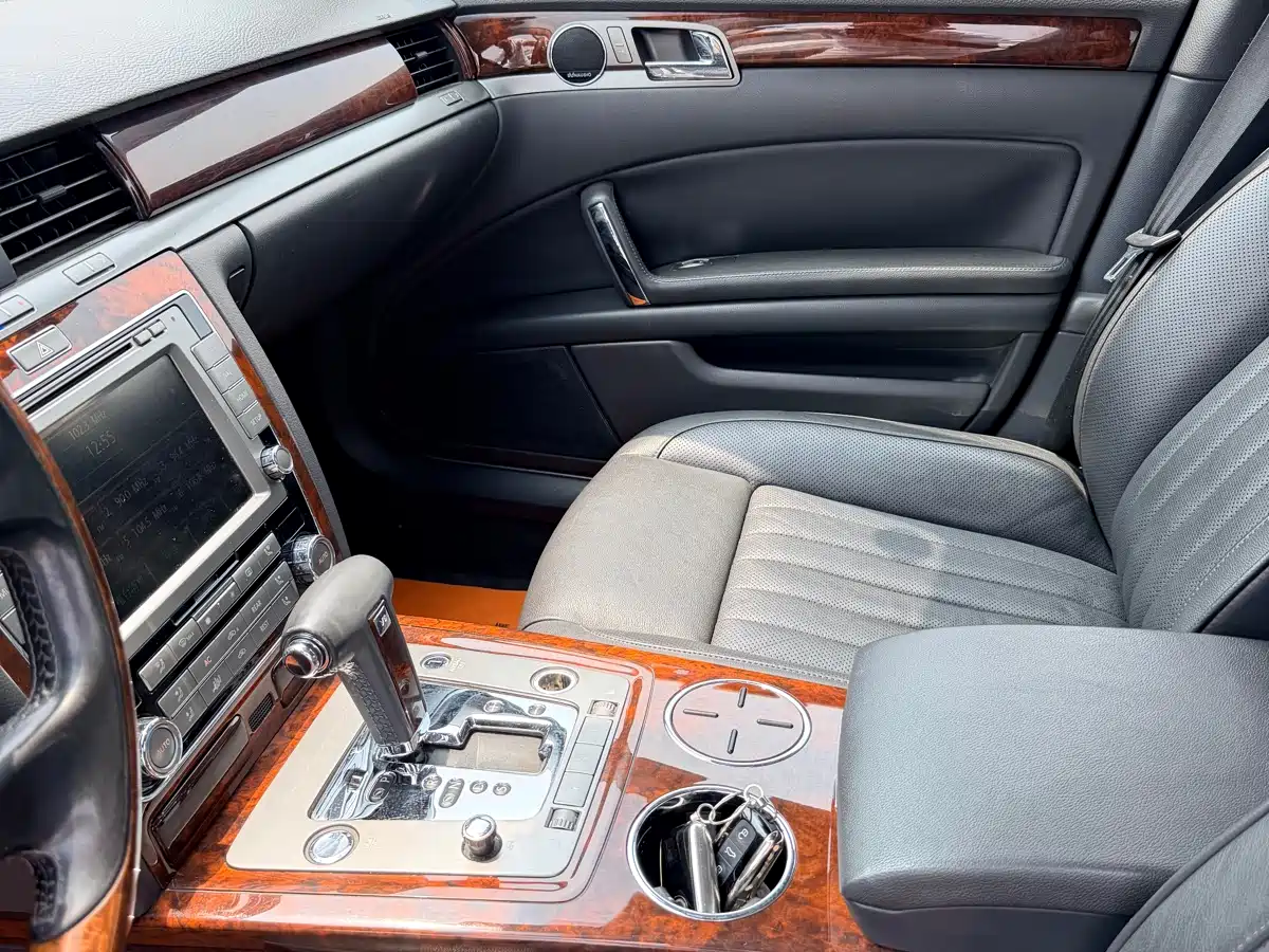 Volkswagen Phaeton 2011 3.6L V6 5-Seater Extended Comfort фото 12