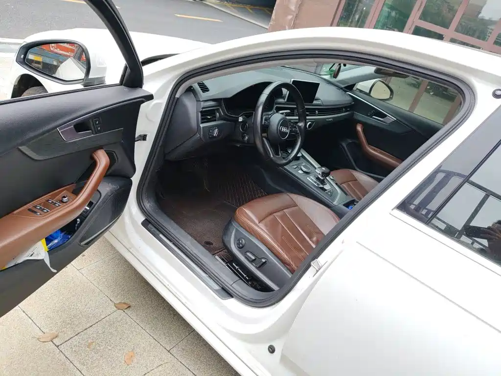 Photo 14 - Audi A4L