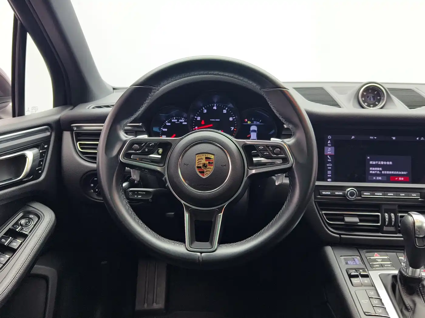 Porsche Macan фото 9
