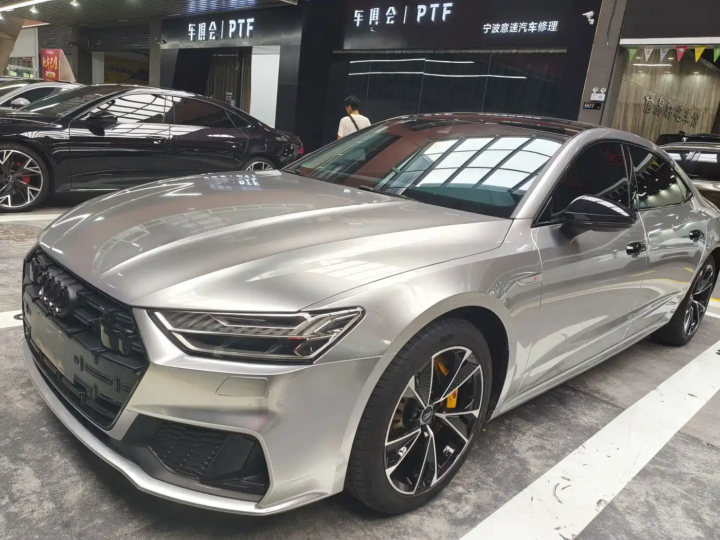 Фото 1 - Audi A7L