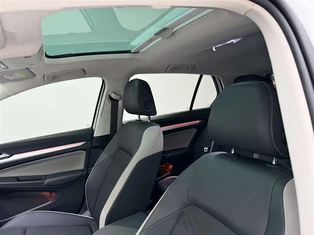 Volkswagen Golf 2023 Facelift 280TSI DSG Pro фото 16