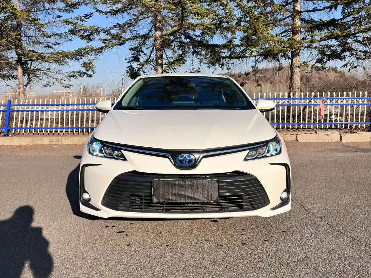 Toyota Corolla 2022 Hybrid 1.8L E-CVT Pioneer Edition фото 2