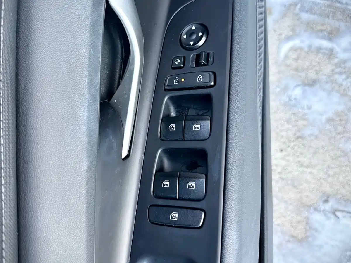 Hyundai Elantra 2023 Model 1.5L CVT LUX Premium Edition фото 17