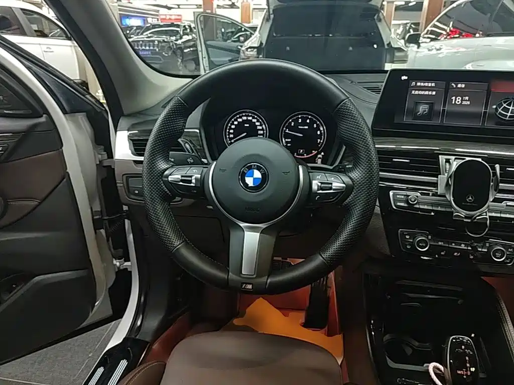 Фото 7 - BMW X1