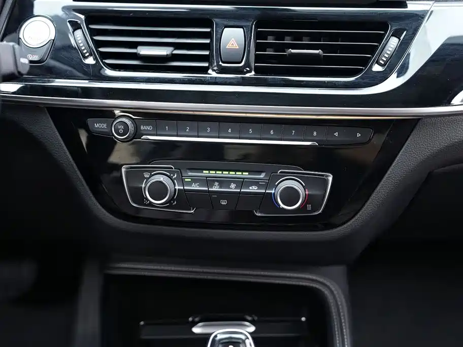 BMW 1 Series 2021 125i M Sport Black Night Edition фото 10