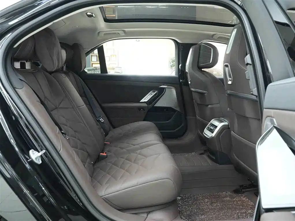 BMW 7-SERIES