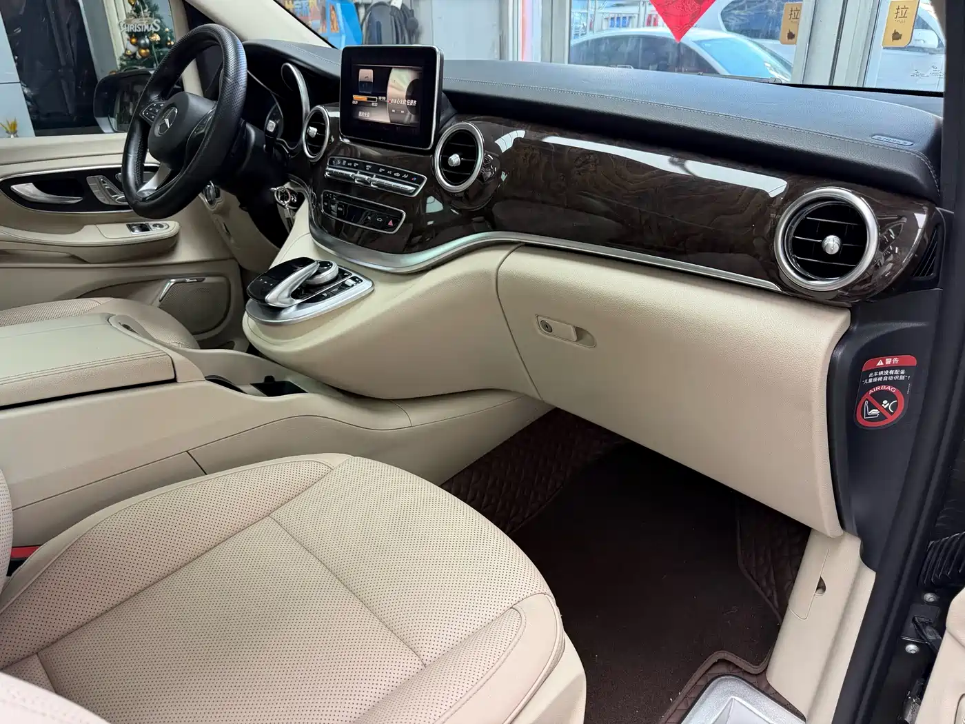 Mercedes-Benz V-Class 2017 Model V 260 Premium Edition фото 48