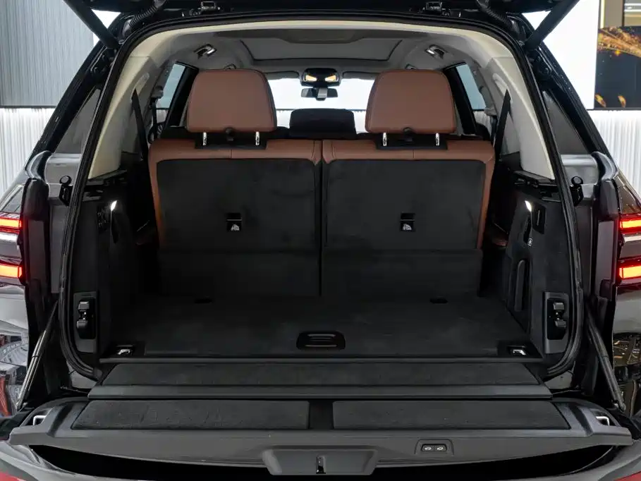 BMW X7 2024 2023 xDrive40i Leading Luxury Package