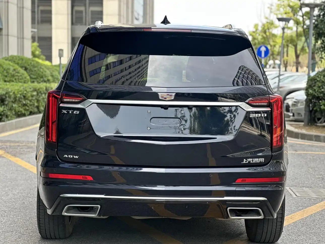 Photo 7 - Cadillac XT6