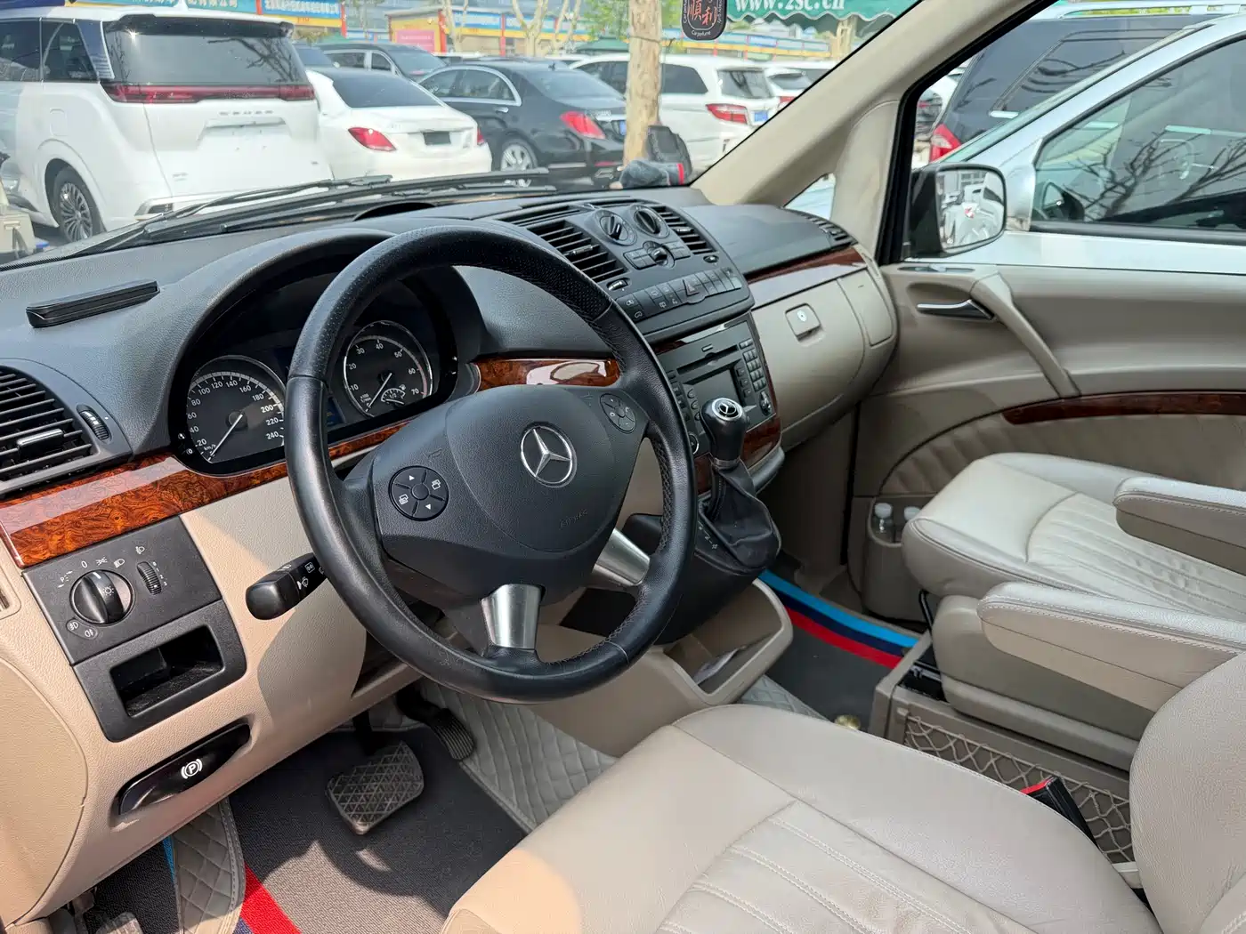 Mercedes-Benz Viano 2013 3.0L Privilege Edition фото 4