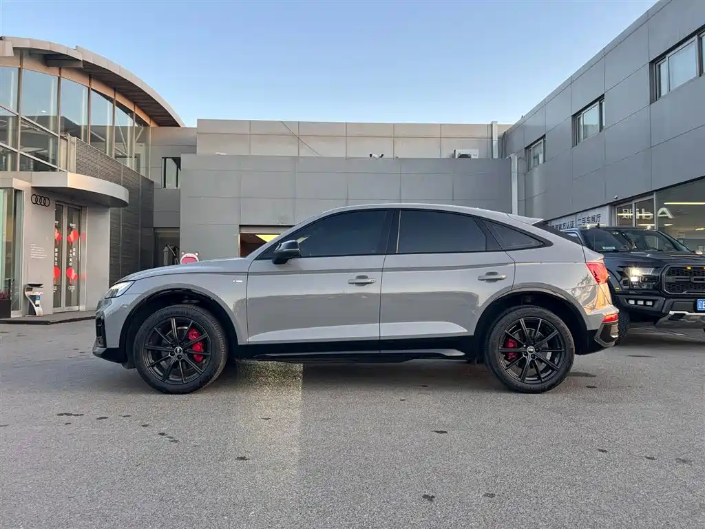 AUDI Q5L SPORTBACK