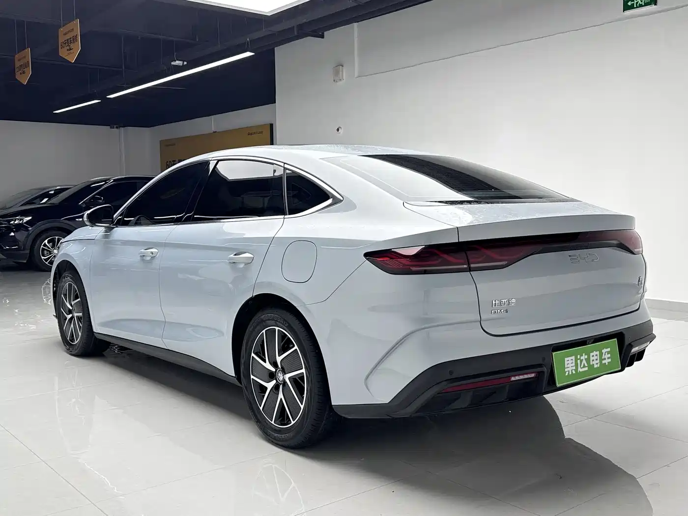 BYD Qin L 2024 DM-i 120KM Leading фото 8