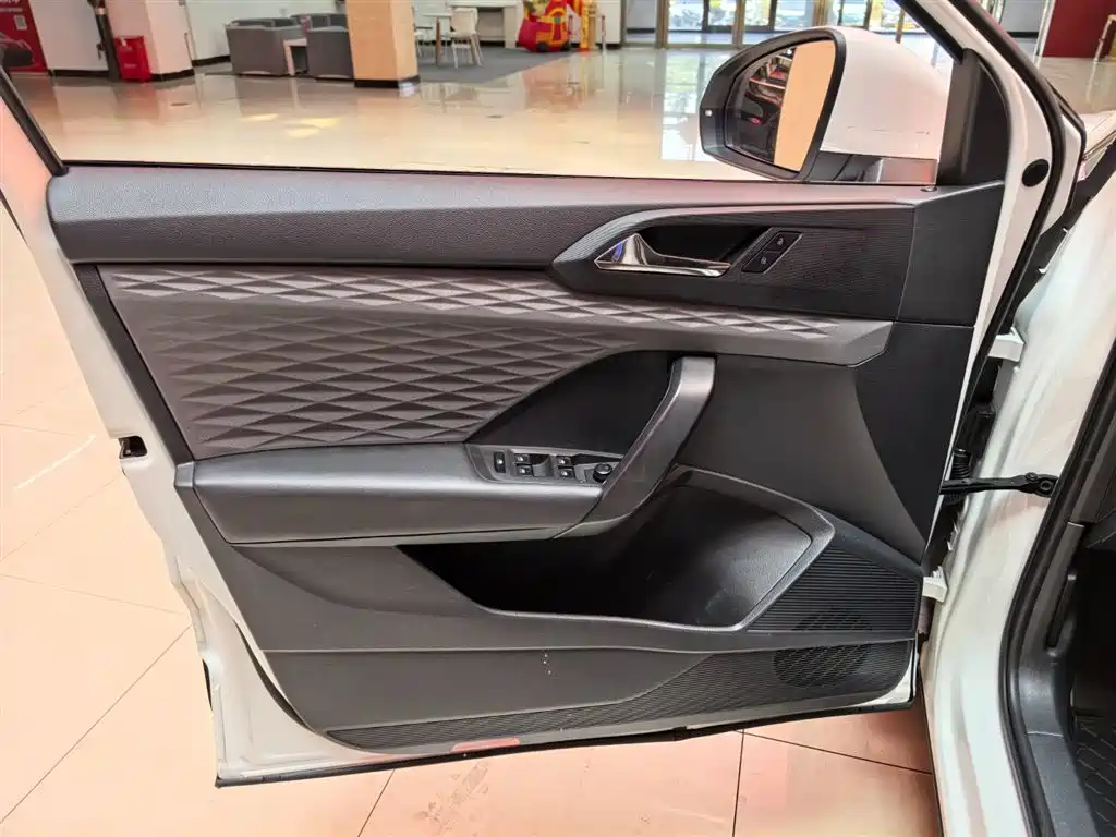 Volkswagen Tharu 2021 Model 280TSI 2WD Trend Edition фото 6
