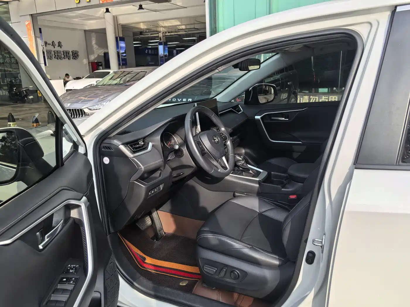 Toyota Wildlander 2022 2.0L CVT FWD Luxury PLUS Edition фото 6