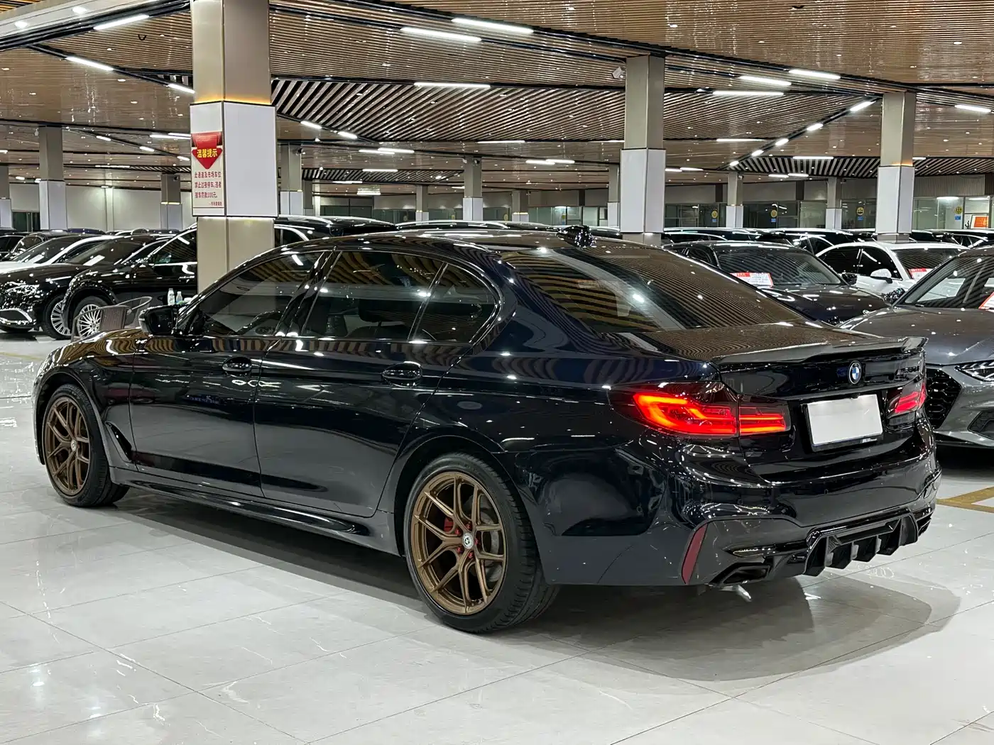 BMW 5 Series 2020 530Li Exclusive M Sport Package фото 4