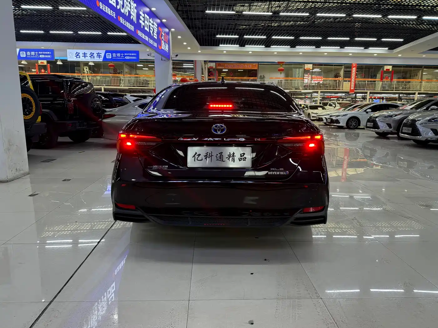 Toyota Avalon 2019 Hybrid 2.5L XLE Premium Edition China V фото 3