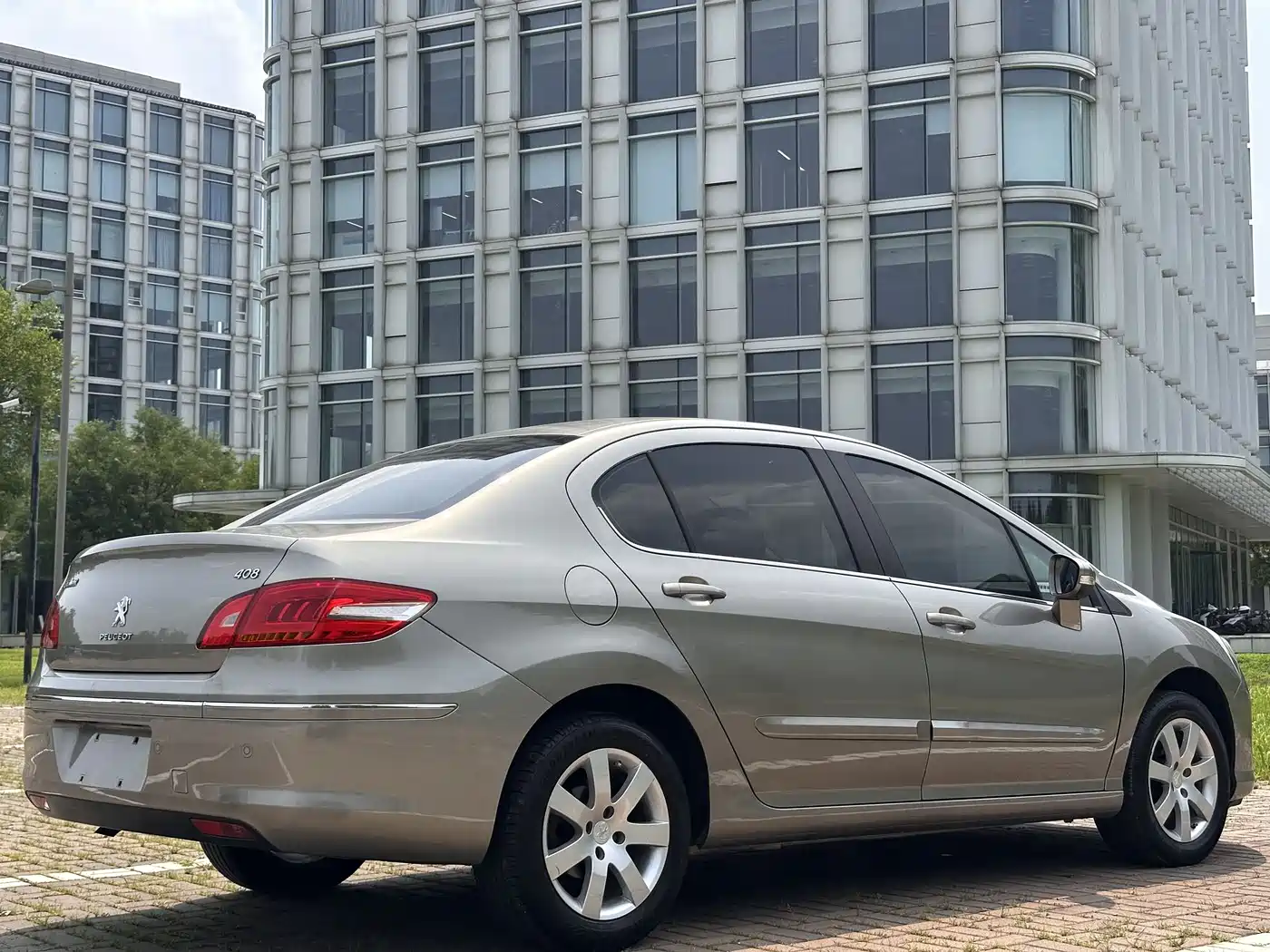 Photo 7 - Peugeot 408