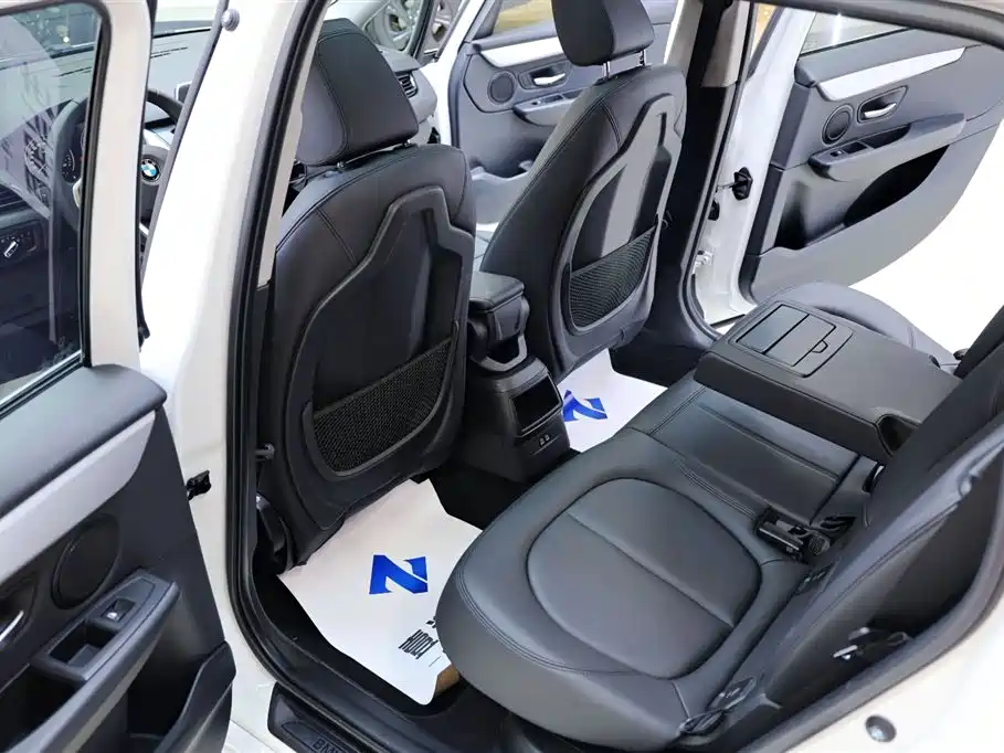 BMW 2 Series Gran Tourer 2019 220i Leading фото 31
